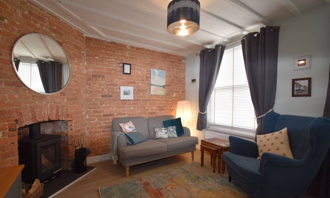Rye Cottage | Romantic Honey Cottage Steps from Rye Town Centre