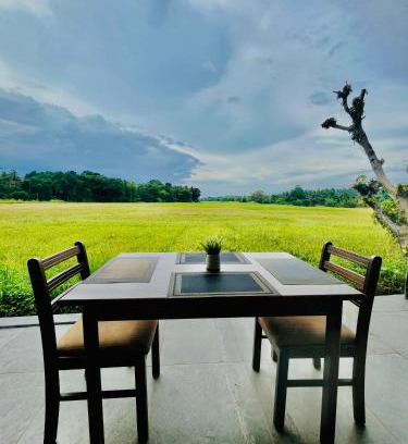 Minuwangoda House | Pet-Friendly Honey Dew Villa with Ocean Views and Dining