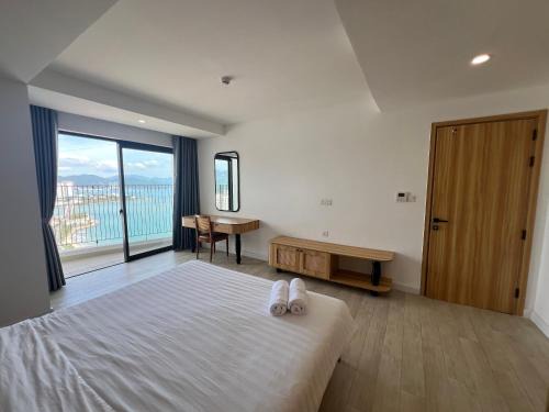 Tran Phu Beach Apartment | Romantic Retreat at Honey Moon with Oceanfront Views