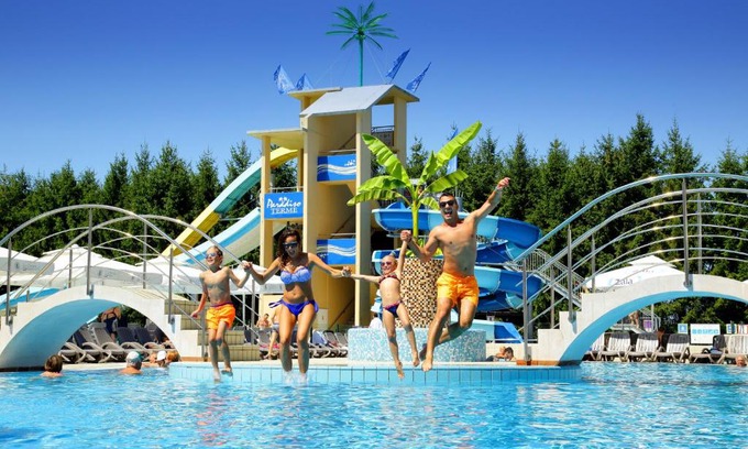 Dobova Apartment | Experience Honey Paradise: Glamping with Spa & Pool Access