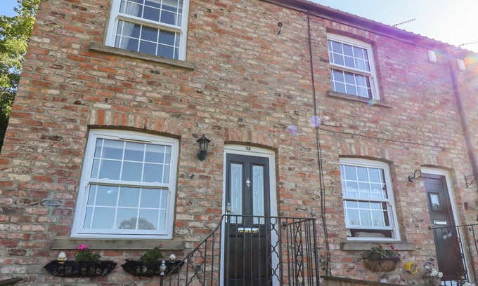 Ripon Cottage | Charming Honeybee Cottage: Pet-Friendly Retreat in Ripon