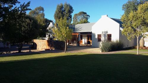 Colesberg House | Relax at Honeylocust Guesthouse: 4-Star Comfort Awaits