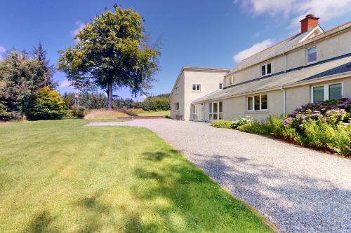 Exmoor National Park House | Welcoming Honeymead Farmhouse: Pet-Friendly Retreat in Simonsbath