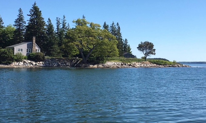 Pleasant Point Cottage | Pet-Friendly Honeymoon Cottage with Oceanfront Bliss
