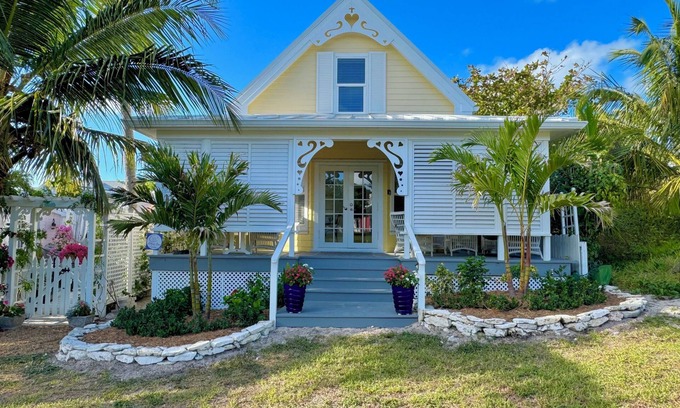 Hope Town House | Romantic Honeymoon Villa with Oceanfront Views in Hope Town