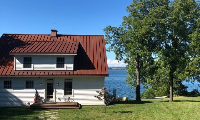 Town of Ledyard House | Rusty House Lake Roof: Highly Rated with Family Amenities