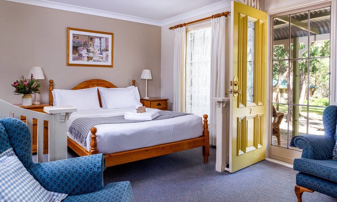 Applethorpe Cottage | Cozy Honeysuckle Cottages in Stanthorpe - 4-Star Retreat