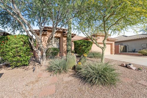 Gold Canyon House | Family-Friendly Retreat at Honeysuckle Hideaway