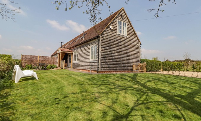 Wittersham Cottage | Pet-Friendly Honeysuckle Holiday Cottage in Iden - 10/10 Rated