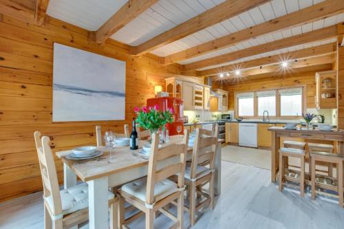 Little Petherick House | Discover Comfort at Honeywood - Pet and Child Friendly Stay