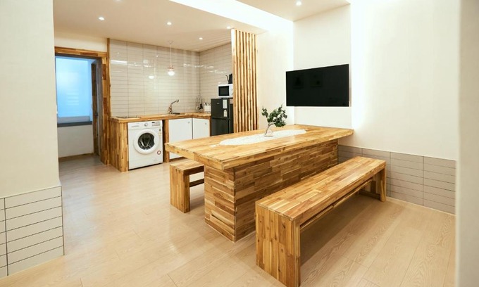 Seogyo-dong Apartment | Hongdae 3BedRoom&2Baths Free Wifi&Free Parking