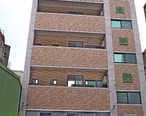 Zhongli District Hotel | Elegant Business Retreat at Hongfu Hotel with Hot Tub