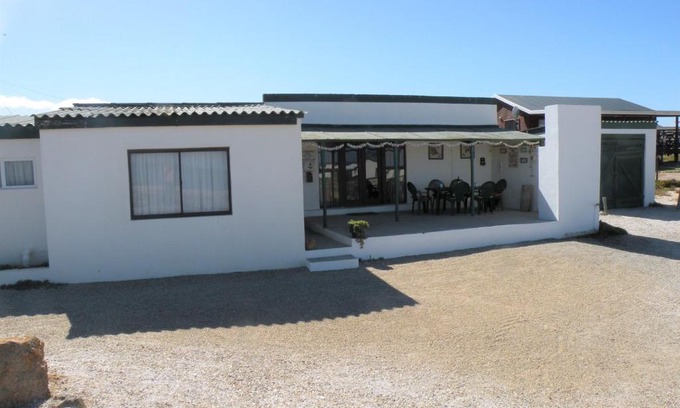 Hondeklip Bay House | Oceanfront Comfort at Honne-Hemel - 4-Star Retreat