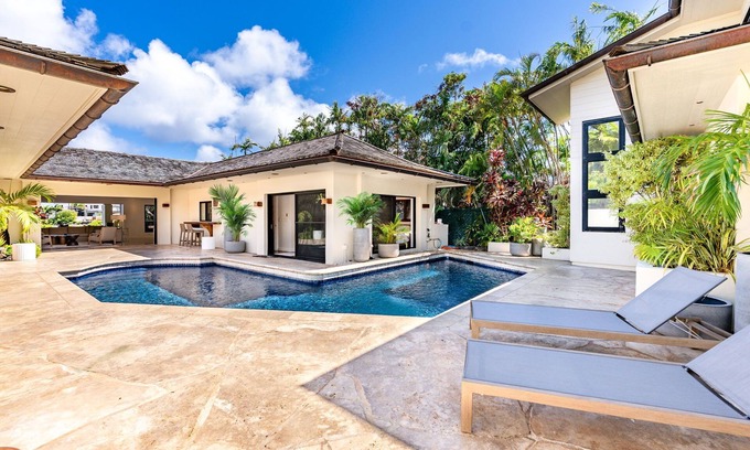 Eastern Honolulu House | Honolulu Lagoonfront Villa by Gather | Private Pool Villa Near Waikiki & Diamond