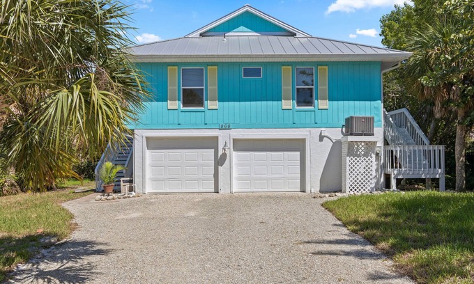 Sanibel House | Honu Dream: Beachfront Retreat with Spa & Ocean Views!