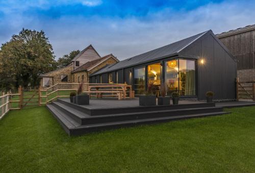 Bridport House | Pet-Friendly Hoods: Guest Rated 10/10 for Families