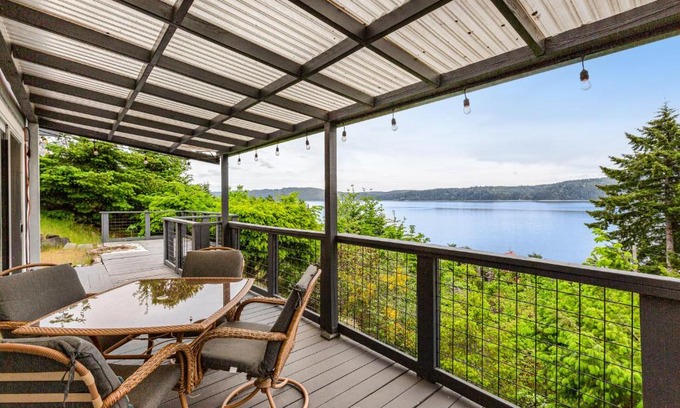 Hoodsport House | Pet-Friendly Hoodsport Hideaway with Family Amenities