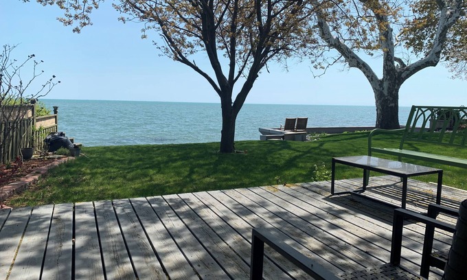 Kingsville Cottage | "Hook, Line,& Sinker"- At the edge of Erie; 7 days stay plus 1 chartering freen