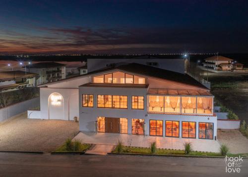 Dulcesti Hotel | Oceanfront Bliss at Hook Of Love - Le Mirage de la Mer
