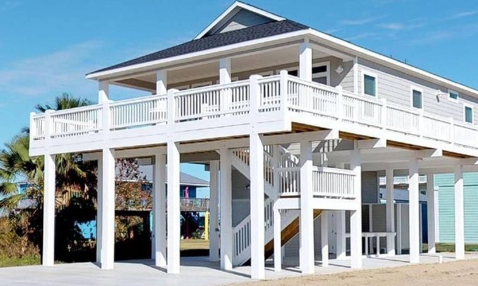 Crystal Beach Cabin | Hook, Wine, & Sinker - Crystal Beach, TX - Charming 3-bedroom Vacation Getaway!