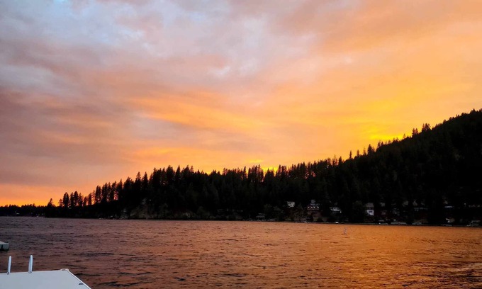 Loon Lake House | Idyllic Hook, Wine & Sinker Escape at Deer Lake Waterfront