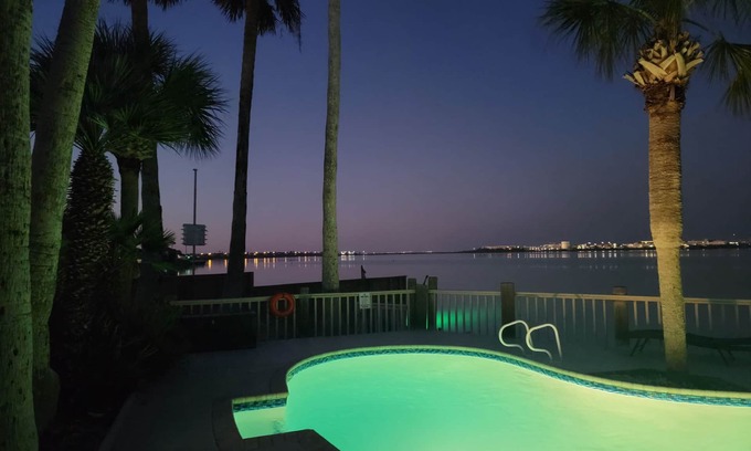 Bay Area House | Experience Hook Wine Sinker: Waterfront Oasis with Pool