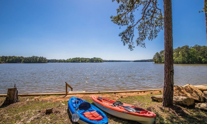 Pleasure Point House | Idyllic 2BR Lake Cabin – Guest Rated Perfect at 10/10