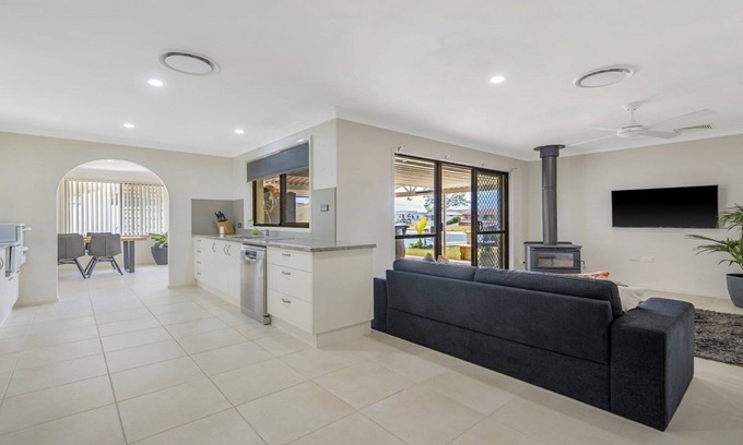 Port Macquarie House | Unforgettable Stay at Hooked on Hibbard - Guest Rated 10/10