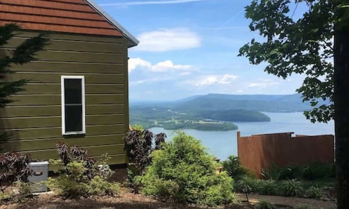 Bryant Cabin | hoot owl · NO SUNDAY CHECK IN , GREAT VIEW-hot tub HOOT OWL