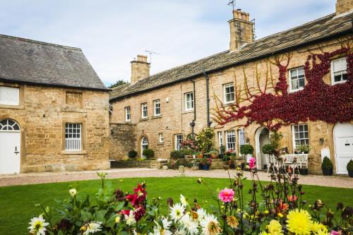 Thurnscoe Bed & Breakfast | Experience Hooton Pagnell Hall: 4-Star with Breakfast & More