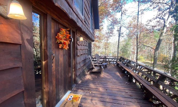 McMillan Hidden Valley Cabin | Relaxing HootOwl Cabin: Trails, Hot Tub & Scenic Views
