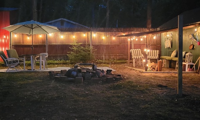 Gladwin Cottage | Hoots Nest Cottage: Pet-Friendly Retreat with Firepit Fun