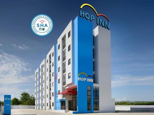 Sakon Nakhon Hotel | Budget-Friendly Hop Inn Sakon Nakhon with Family Amenities
