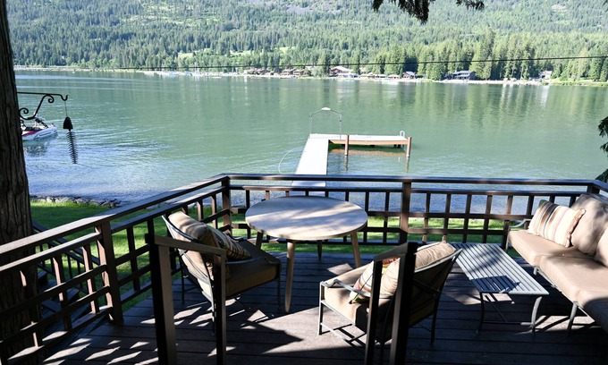 Hope Cabin | Beautiful Hope Cabin on Lake Pend Oreille with Spa & Views