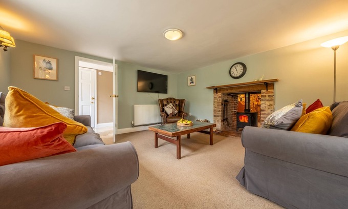 East Rudham Cottage | Cozy Hope Cottage in East Rudham, Norfolk - Family & Pet Friendly