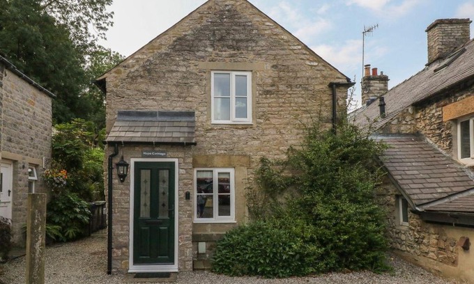 Castleton House | Enjoy Hope Cottage: Pet-Friendly 4-Star Retreat Awaits