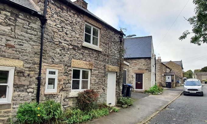 Great Longstone House | Cozy Hope Cottage in Great Longstone - Pet Friendly Retreat