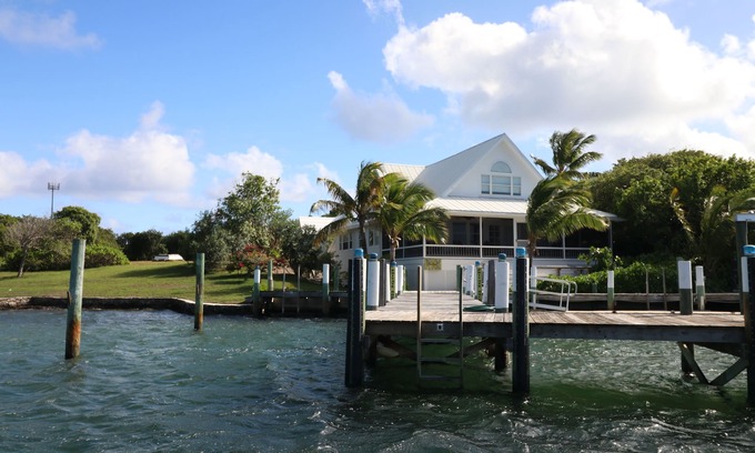 Hope Town House | Cozy Hope Town Harbor Home with Lighthouse Views & Pool