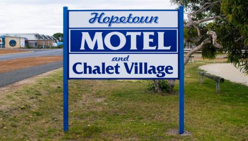 Hopetoun Hotel | Cozy Hopetoun Motel & Chalet Village with Oceanfront Views