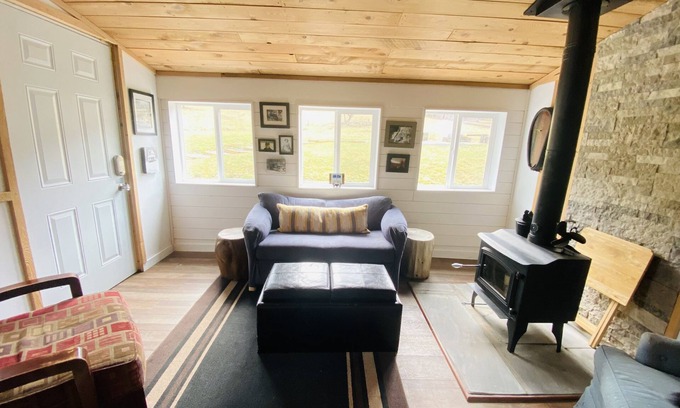 Caroline Cabin | Pet-Friendly Retreat at Hoppy Land - Converted Hunting Camp