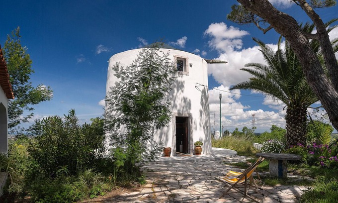 Mafra Ski Chalet | Ericeira Windmill: Inviting Stay with Spa & Breakfast