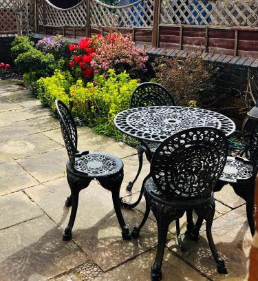 Horbury House | Pet-Friendly Stay at Horbury High St with 9.1/10 Rating