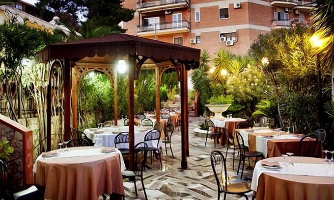 Lucera Hotel | Inviting Hori Balconata 2.0: Banqueting & Comfort Awaits