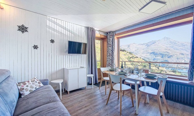 Les Almes Apartment | Relax at Horizon 2000: Scenic Lake View & Spa Amenities