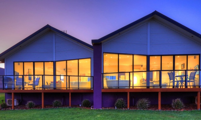 Stanley Apartment | Indulgent Horizon Deluxe Apartments with Hot Tub & Breakfast