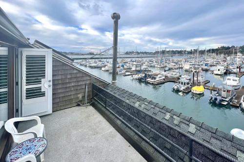 Historic Bayfront Apartment | Explore Horizon Hideout C202 and 302 with Pool Access