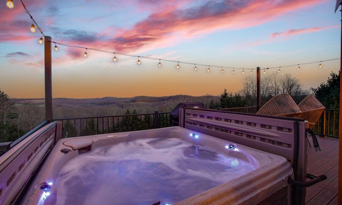 Knox Dale House | Relaxing Horizon Hideout Yurt with Hot Tub & Gorgeous Views