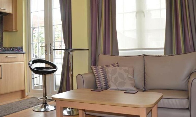 Westcliff-on-Sea Apartment | Convenient Horizon Hotel Apartments Near Beach & Airport