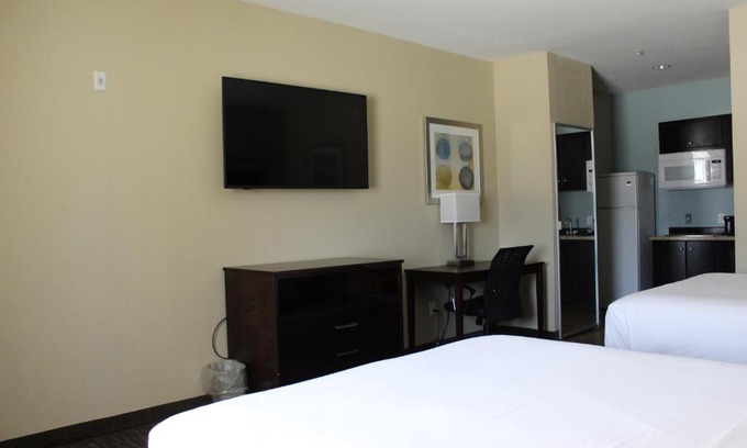 Pearsall Hotel | Discover Horizon Inn & Suites: Pet-Friendly Comfort Awaits