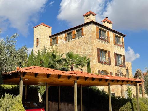 Suwailih House | Discover Horizon Loft: A Family-Friendly 4-Star Retreat